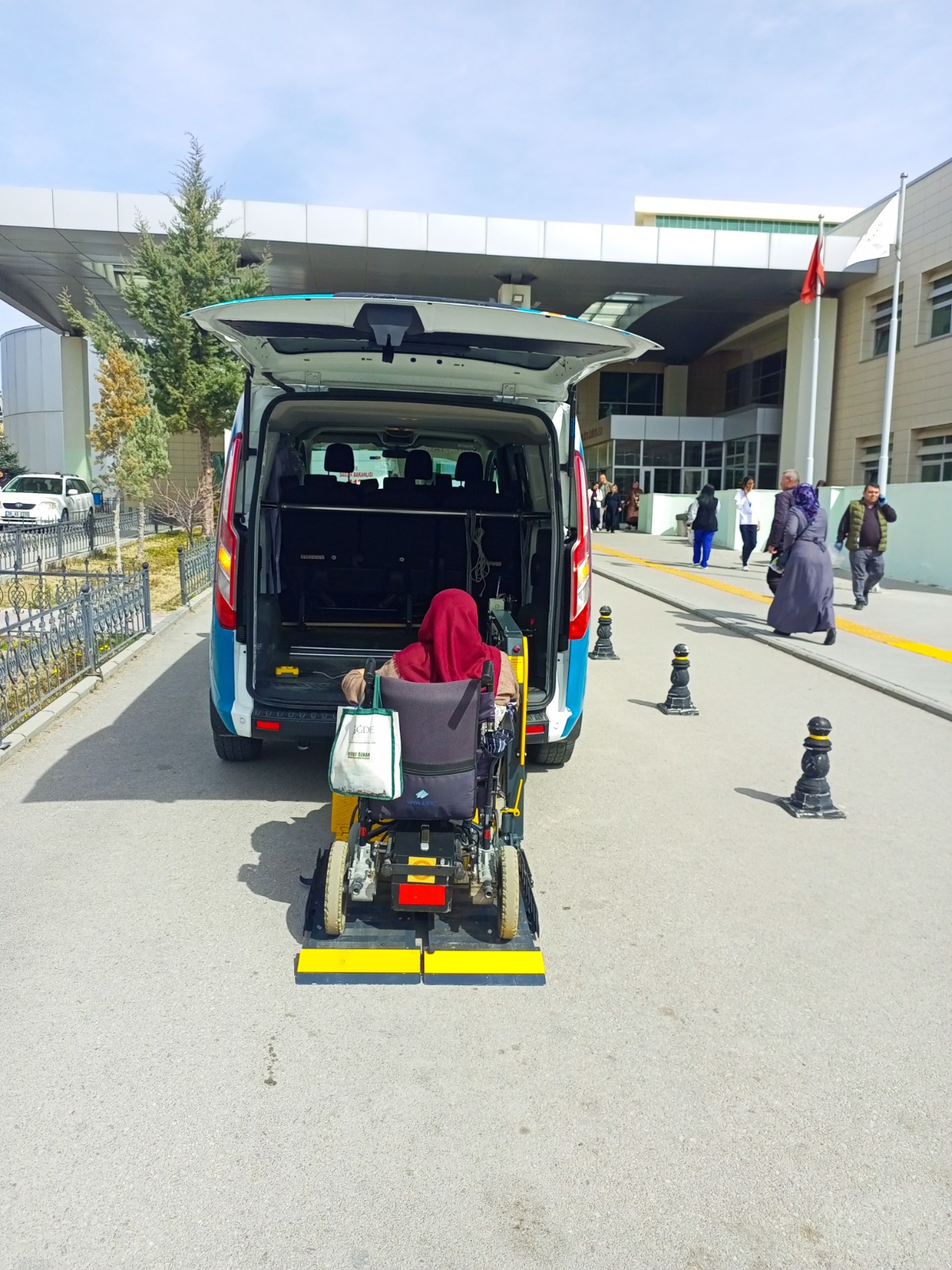 Sağlık personeli hasta ziyareti